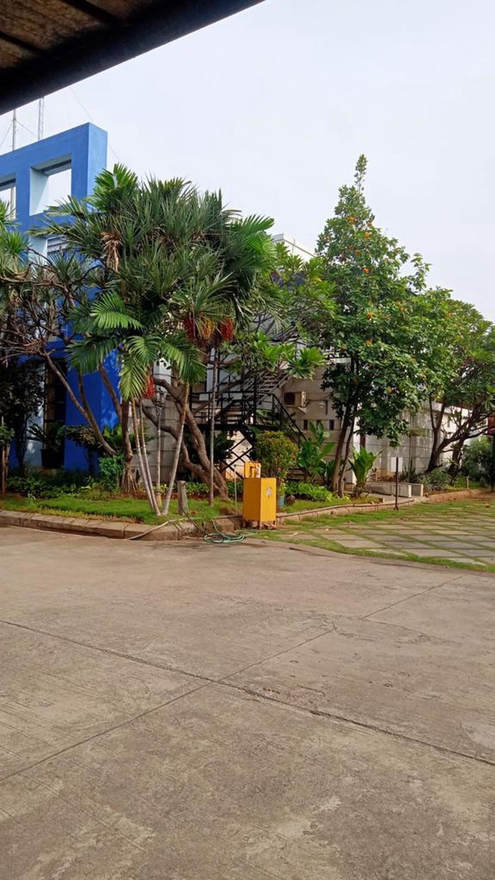 Gedung 2 lantai  untuk Office . di Jl. Raya Cacing . Cakung. Jakarta Timur