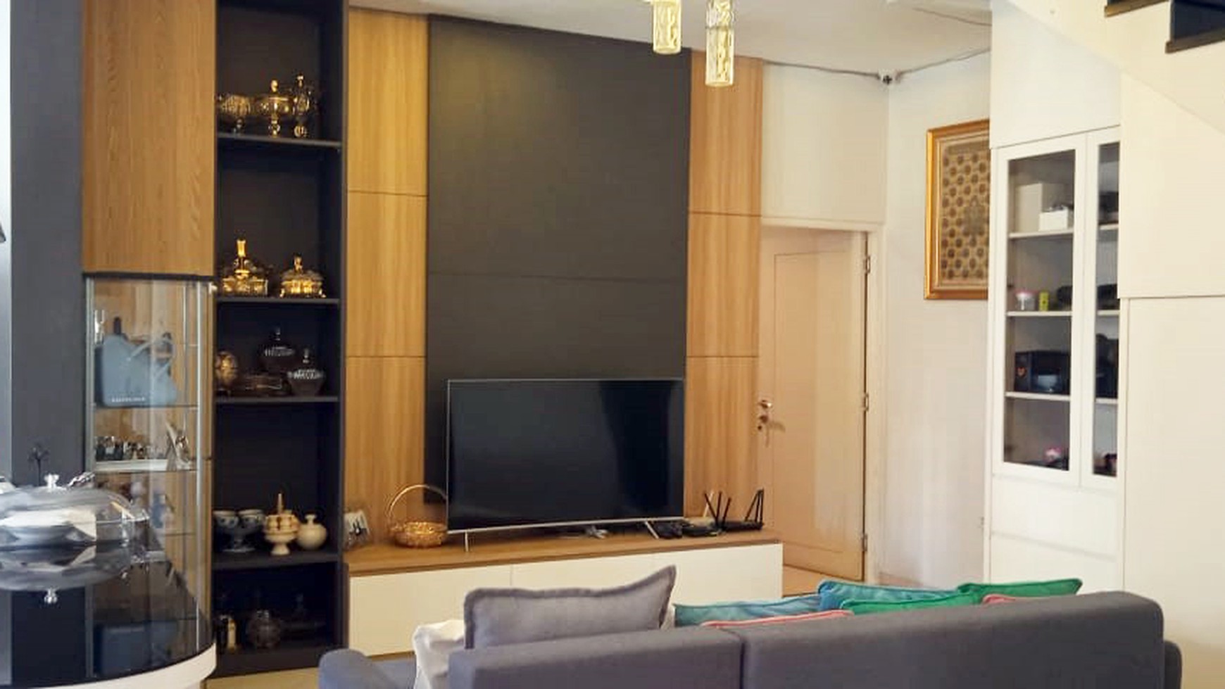 Rumah di The Gayungsari Surabaya Selatan Minimalis Modern Hook/Pojokan Semi Furnished Siap Huni