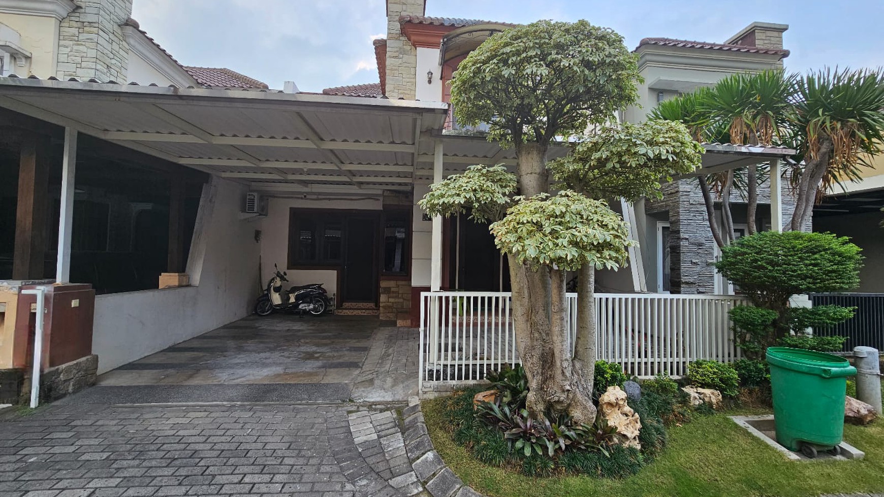 Rumah Wisata Bukit Mas 1 Sby FULL Furnished Taman Asi + Dapur LUAS dekat Pakuwon Mall, Supermall , PTC