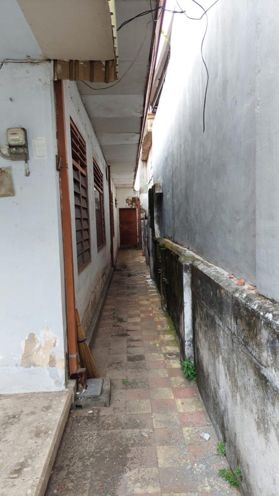 Rumah di samping jalan Jombang Kota area komersil