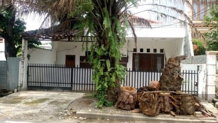 Rumah tua hitung tanah saja di Cempaka Putih Tengah Jakarta Pusat