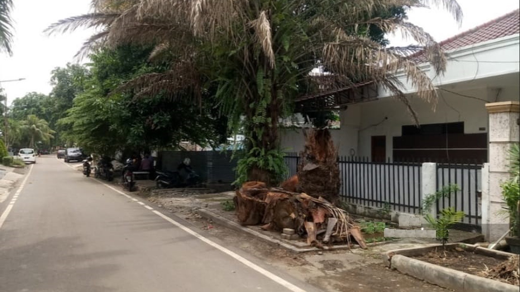 Rumah tua hitung tanah saja di Cempaka Putih Tengah Jakarta Pusat