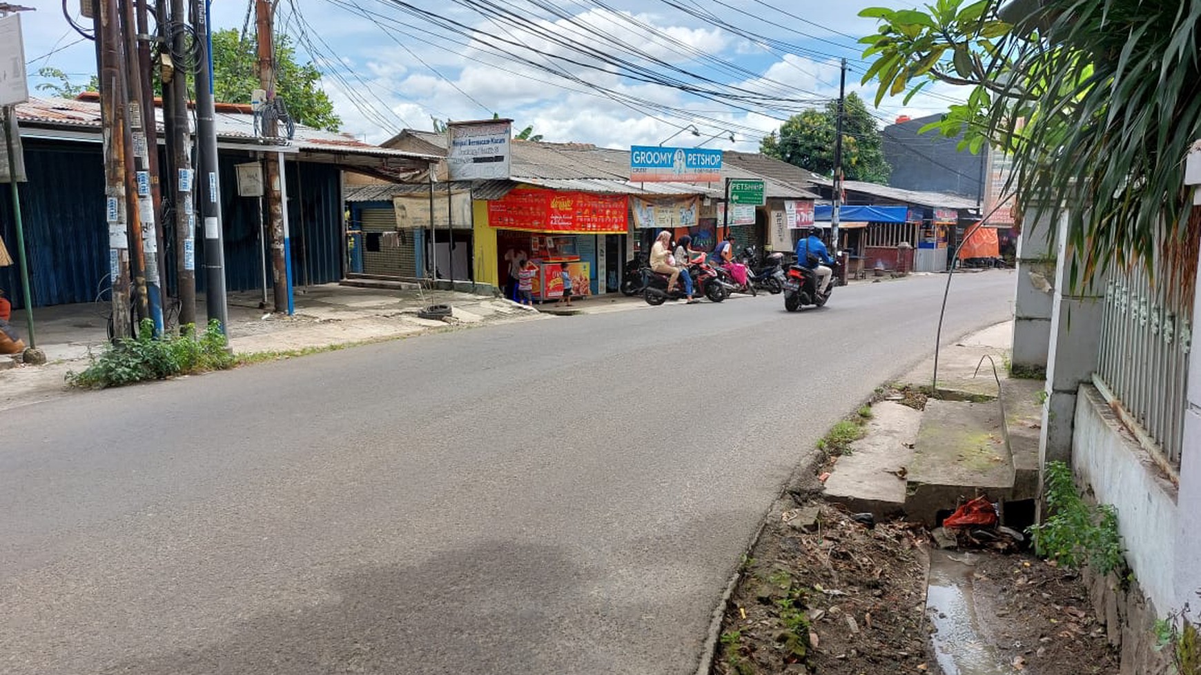 Disewakan Kavling dan Rumah untuk Ruang Usaha Lokasi Pinggir Jalan @Ciputat