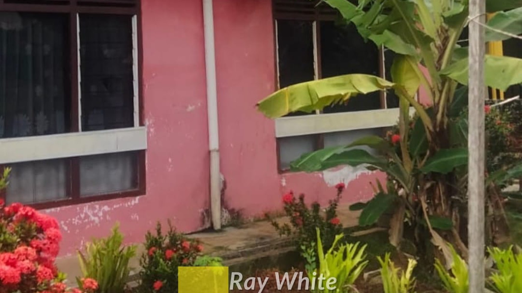 Dijual Rumah Pagar Keliling di Pusat Kota Pahoman ay