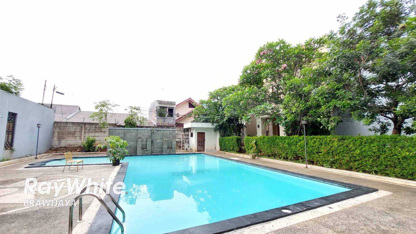 TOWNHOUSE DI PURI BANDA TOWNHOUSE, DUREN SAWIT, JAKTIM, VIEW POOL