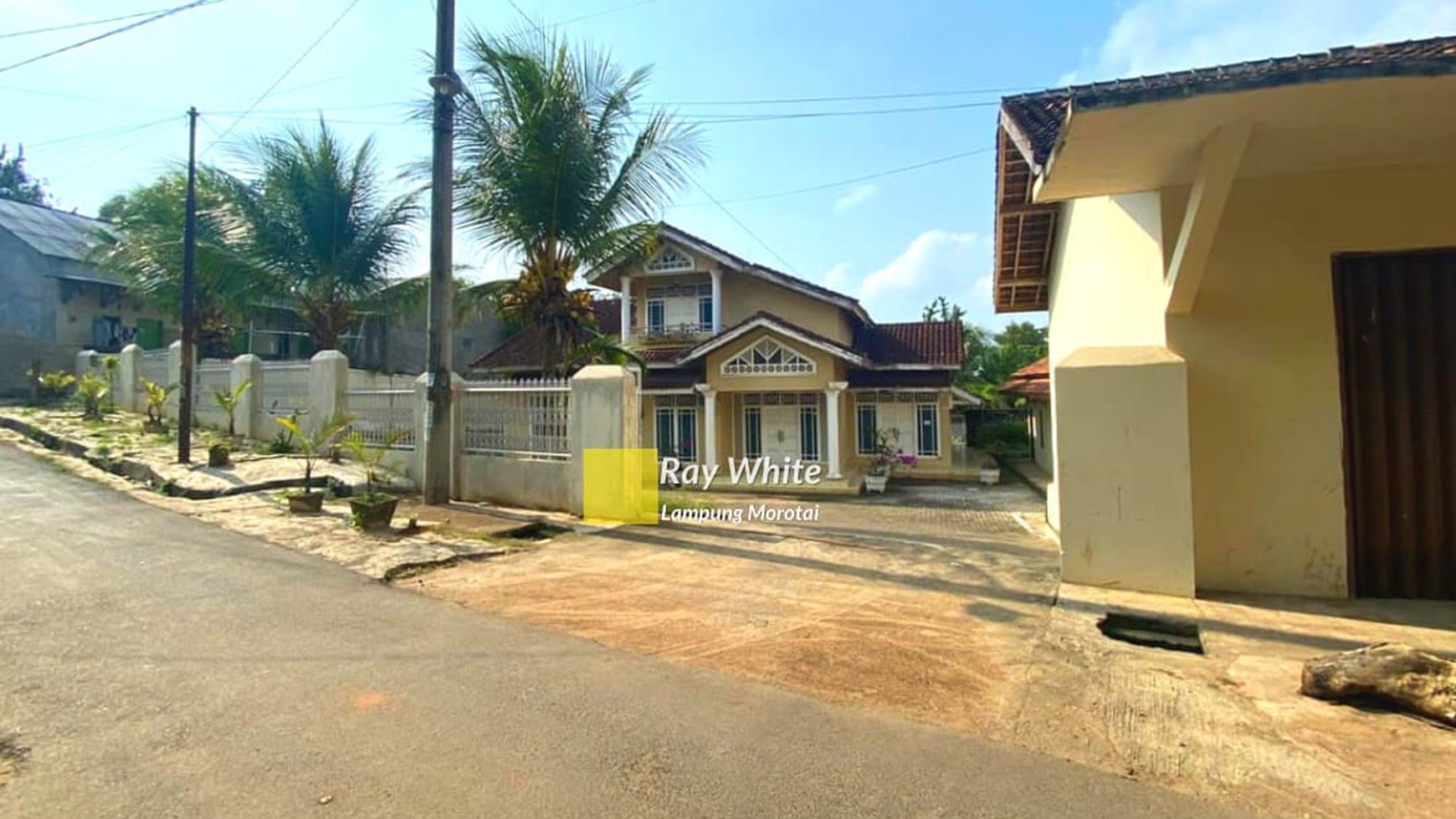 Dijual Rumah Dengan Pekarangan Luas sm