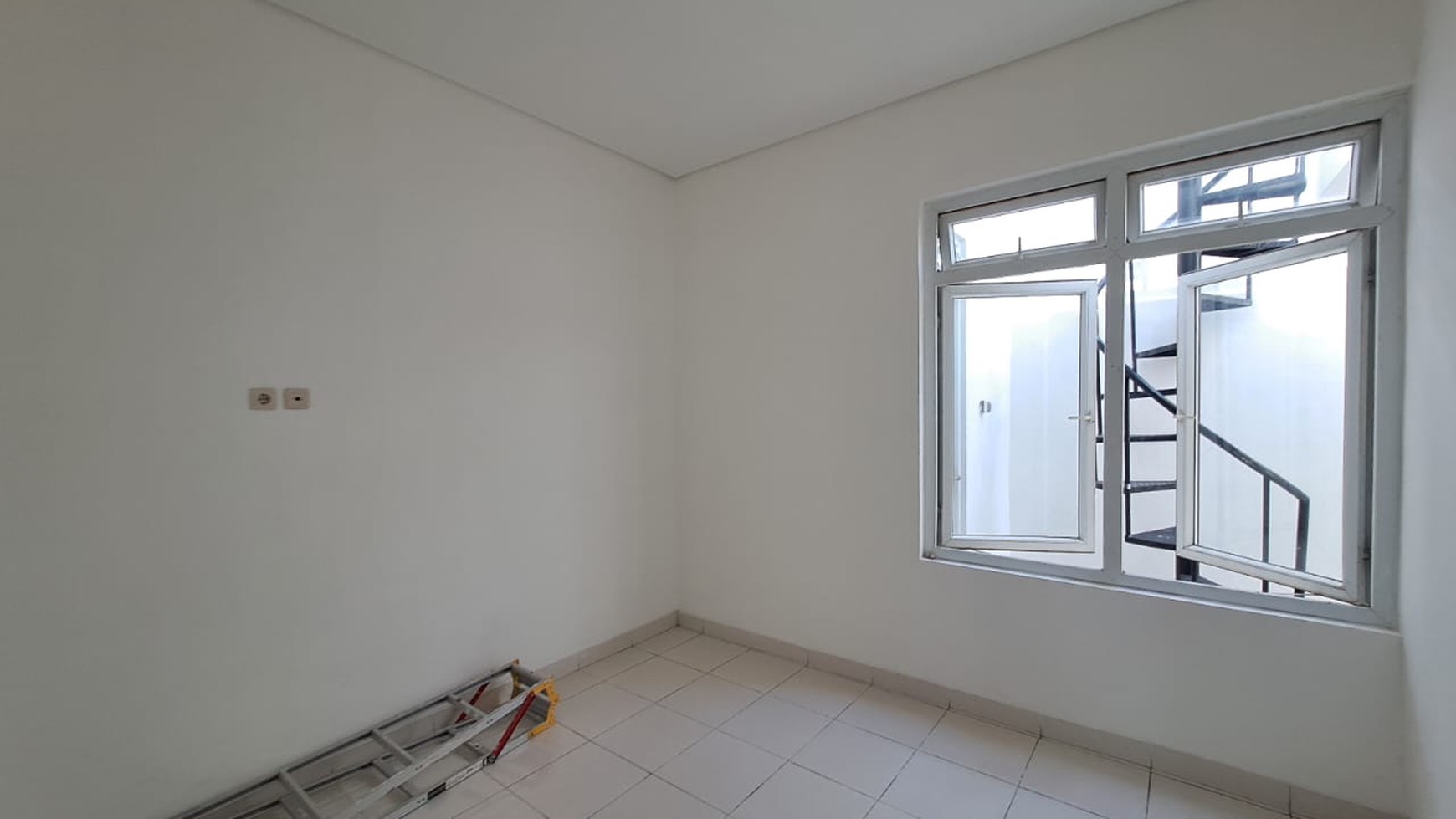 Rumah di CitraGran Cibubur dekat Tol, Raffles Hills, Kota Wisata