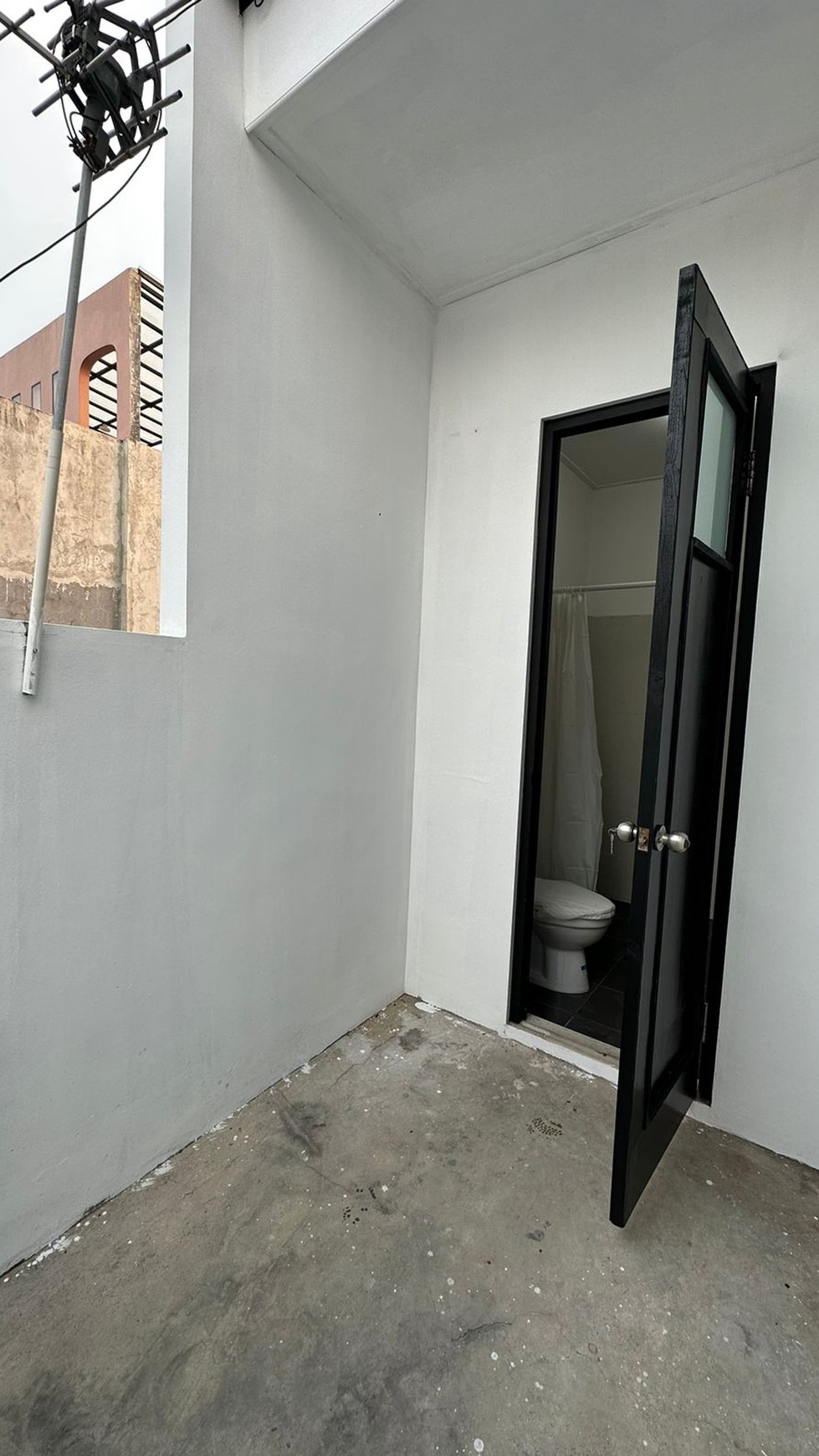 Rumah minimalis, 2 Lantai, siap huni di Bintaro Jaya-sektor 5.