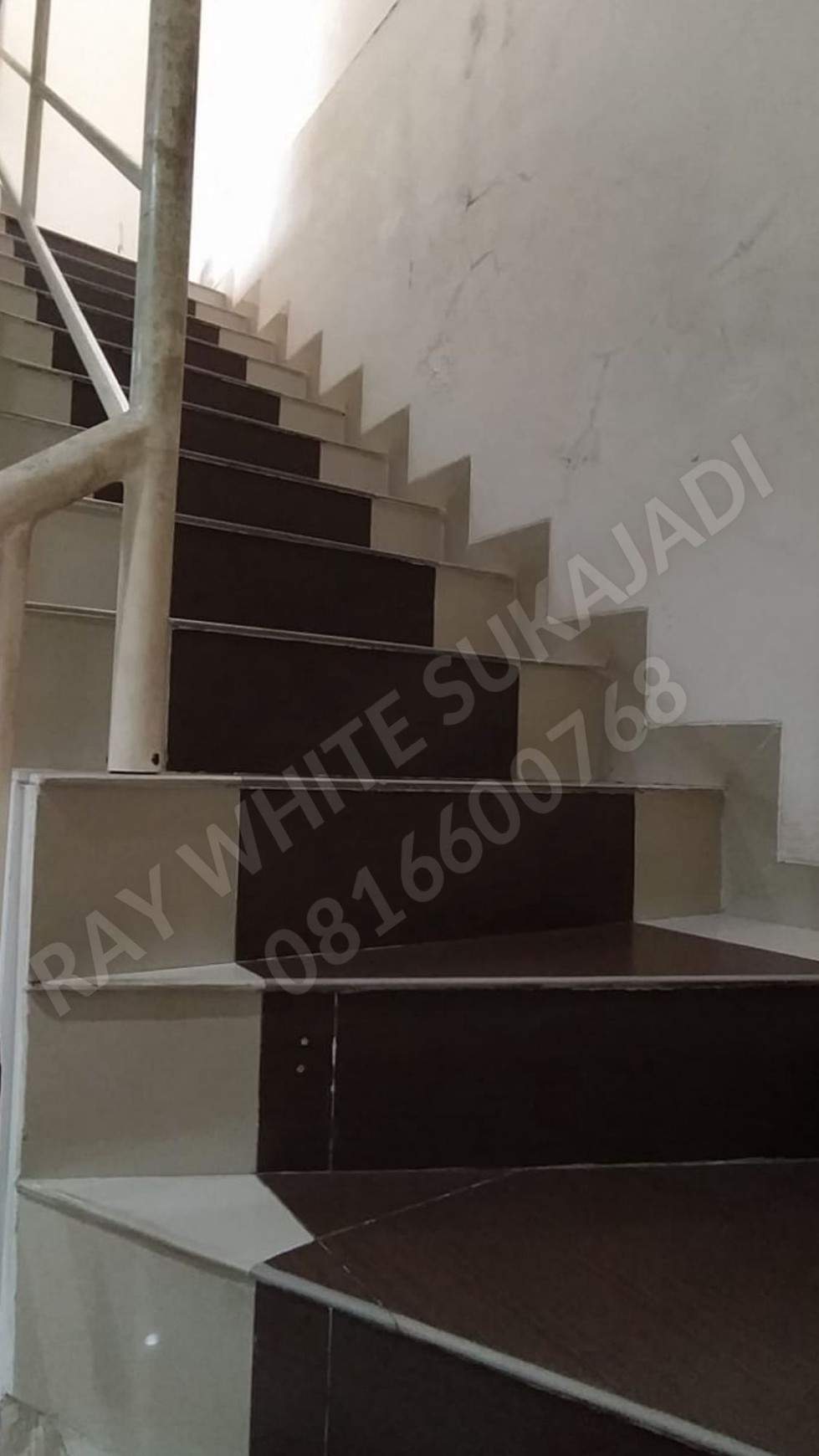 Dijual Rumah startegis tengah kota Jl Emung