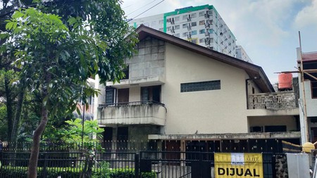 Rumah Asri Classic di Mainroad jl Cihampelas, Bandung