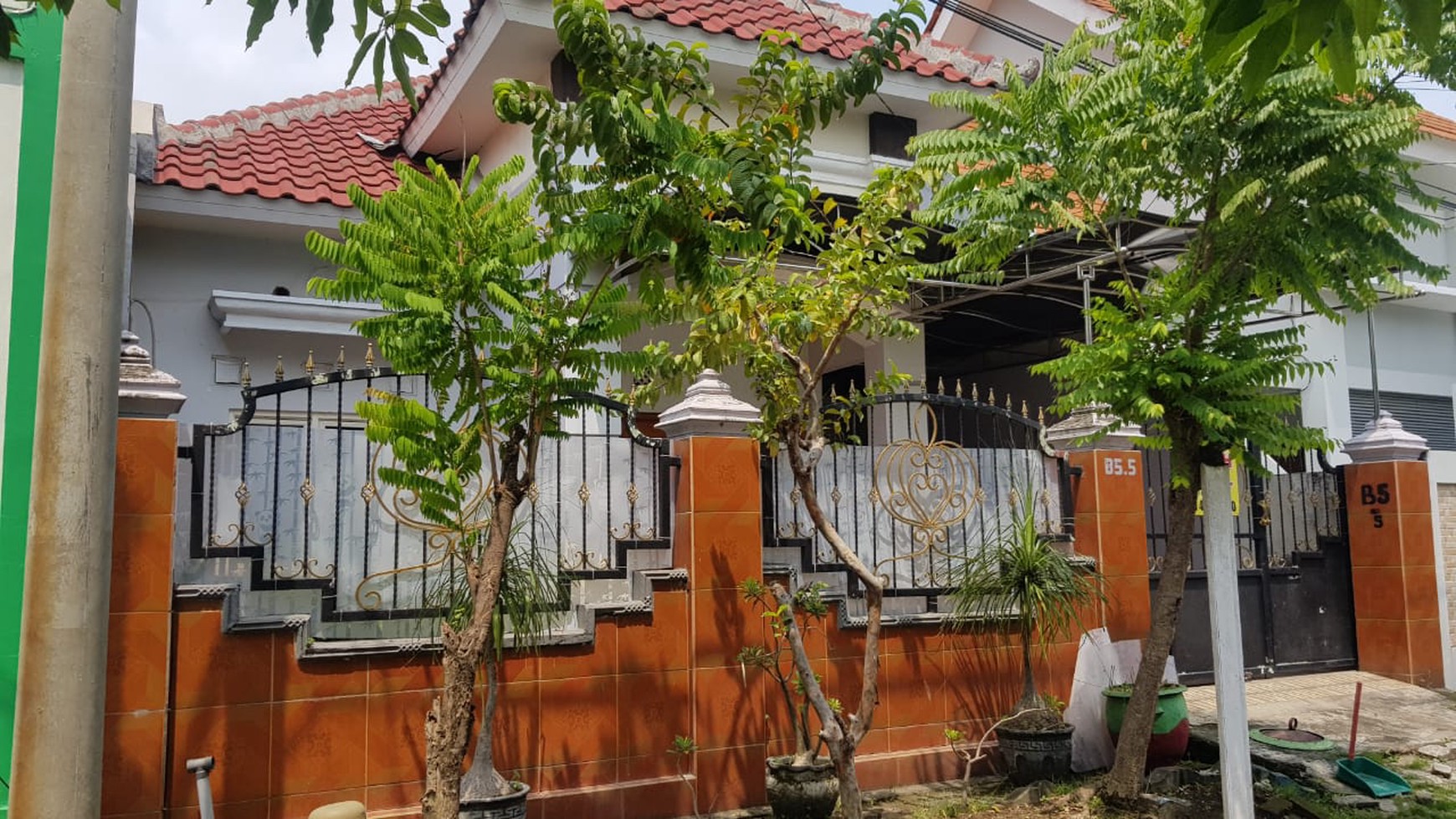 Dijual rumah di istana candi mas regency 