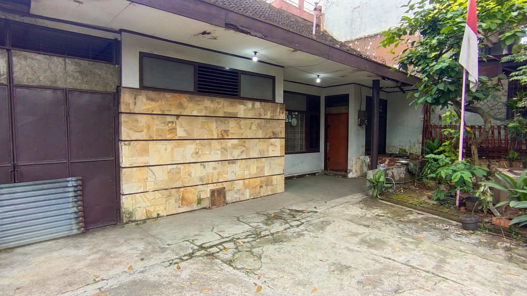 Rumah Hitunh Tanah di Mainroad jl Ciateul, Bandung Kota