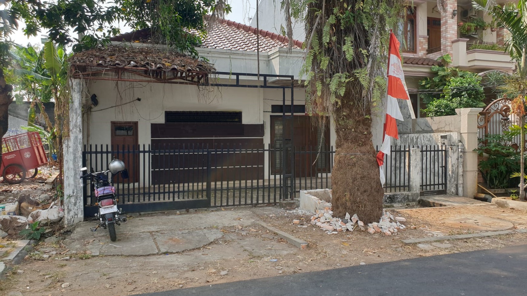 Rumah Tua Hitung Tanah Saja Cempaka Putih Tengah, Jakpus