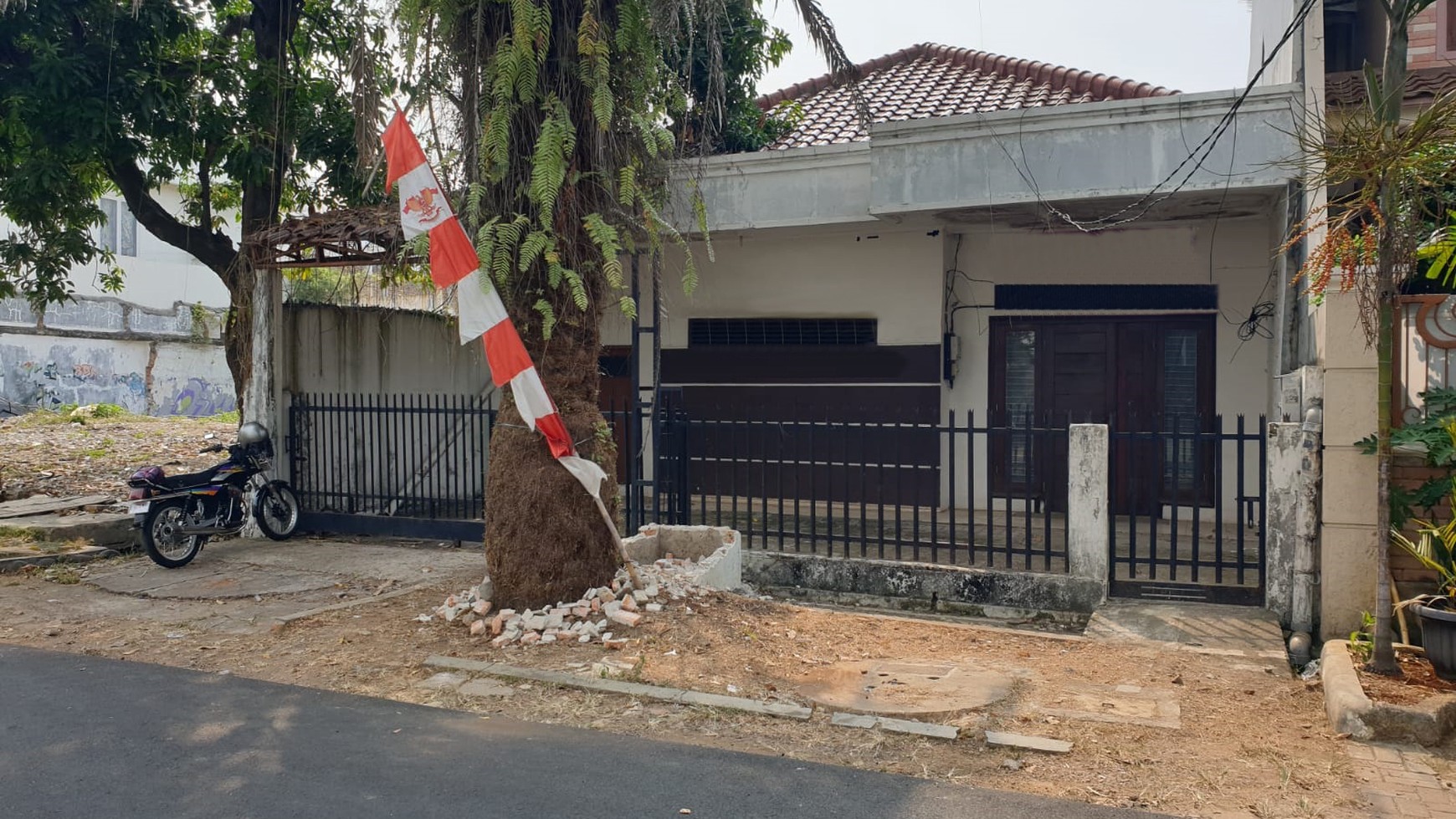 Rumah Tua Hitung Tanah Saja Cempaka Putih Tengah, Jakpus