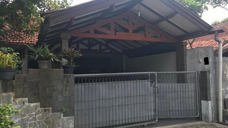 Rumah di Daerah Ciputat" Tangerang.