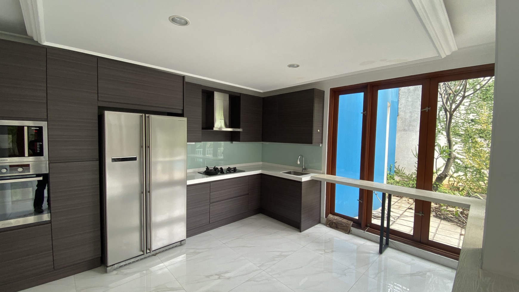 BRIGHT AND BEAUTIFUL HOUSE AT JAKARTA SELATAN