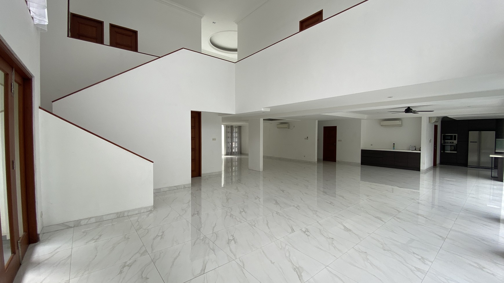BRIGHT AND BEAUTIFUL HOUSE AT JAKARTA SELATAN