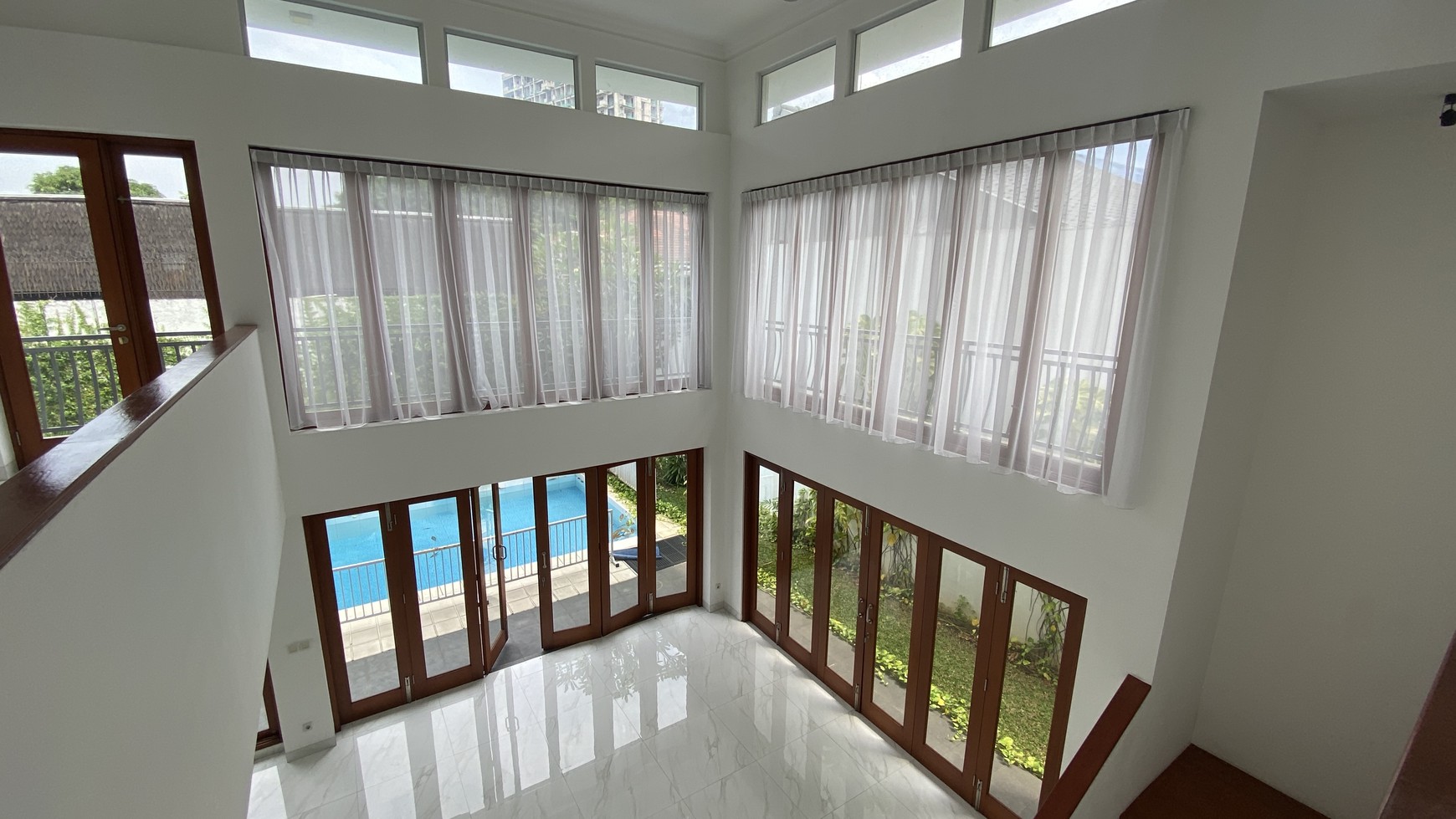 BRIGHT AND BEAUTIFUL HOUSE AT JAKARTA SELATAN