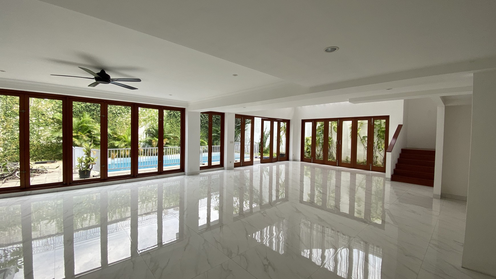 BRIGHT AND BEAUTIFUL HOUSE AT JAKARTA SELATAN