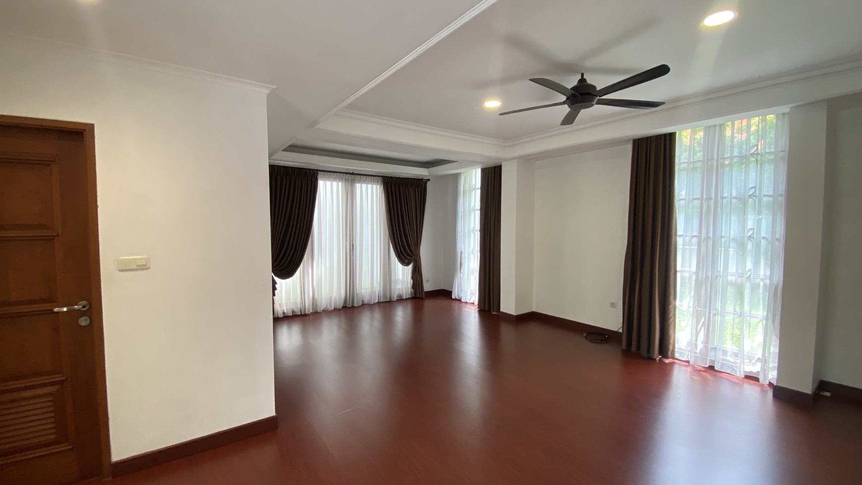 BRIGHT AND BEAUTIFUL HOUSE AT JAKARTA SELATAN
