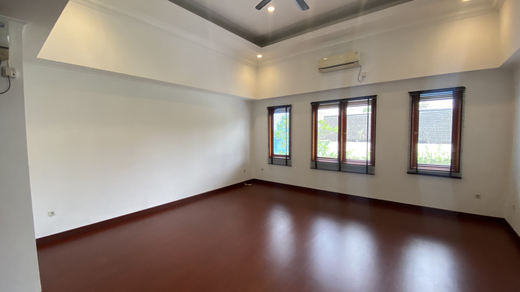 BRIGHT AND BEAUTIFUL HOUSE AT JAKARTA SELATAN