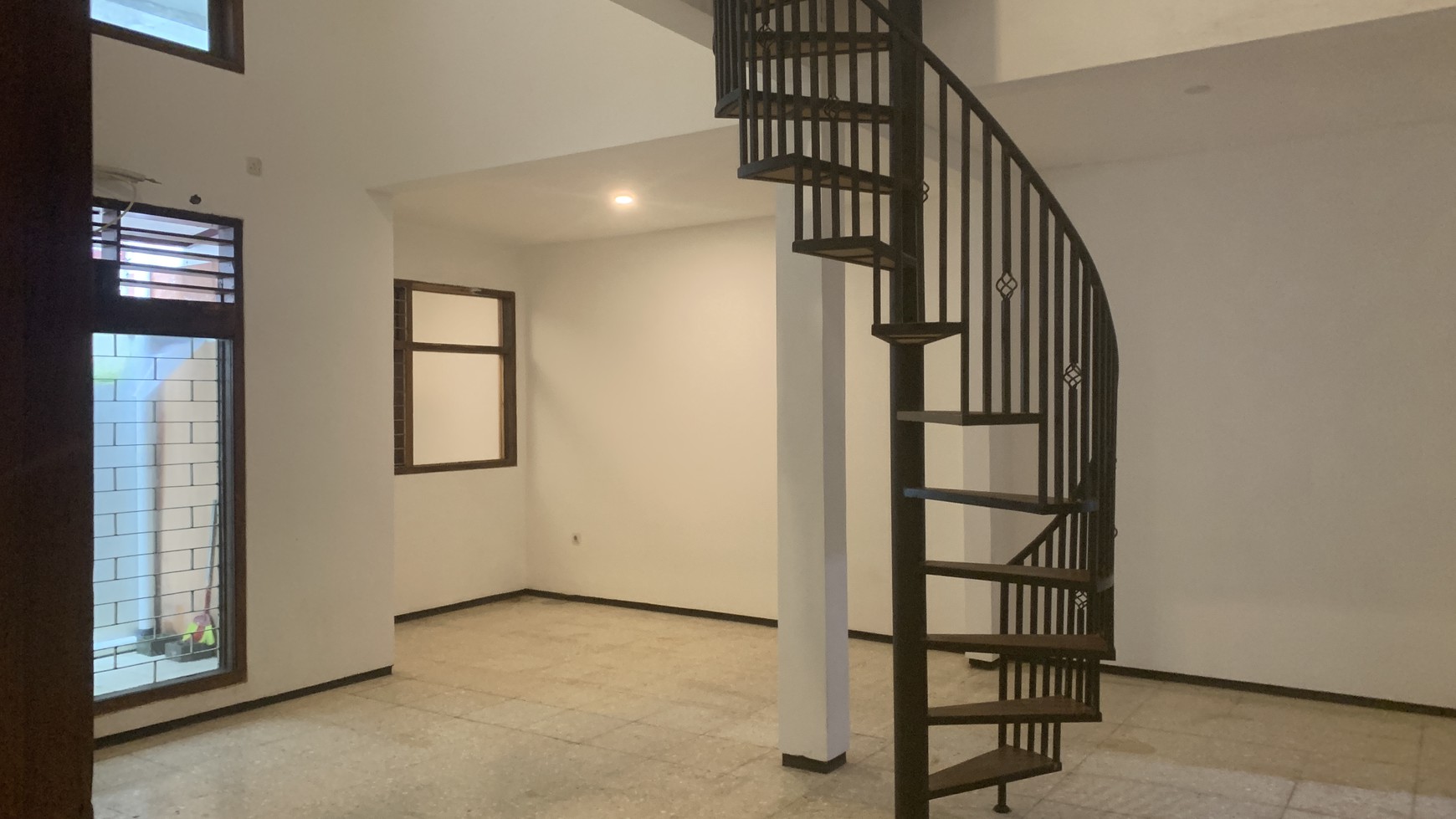 HOUSE GOOD FOR COMMERCIAL AT  SENOPATI AREA, NEAR SCBD