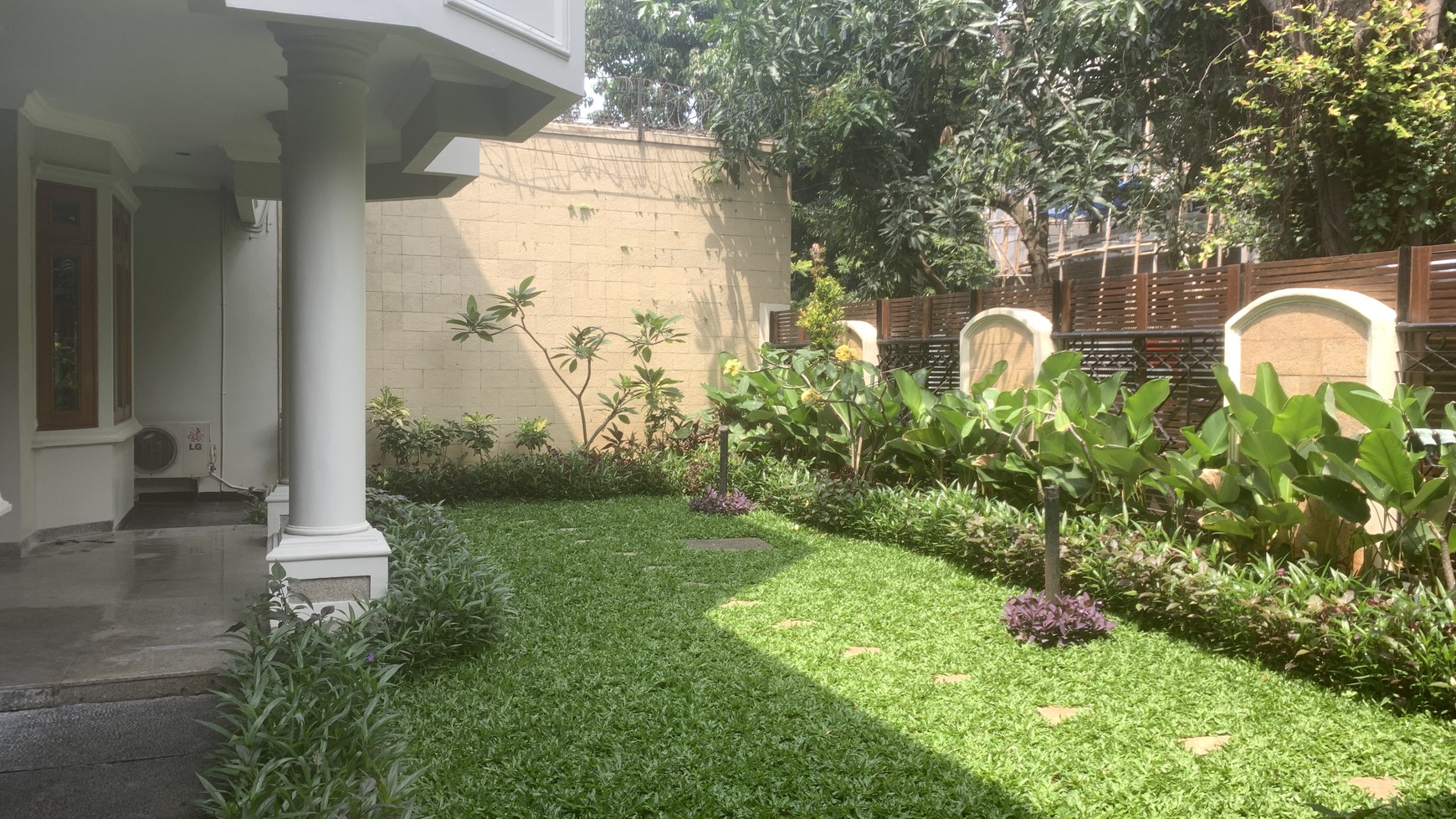 BEAUTIFUL HOUSE AT SENOPATI, JAKARTA SELATAN