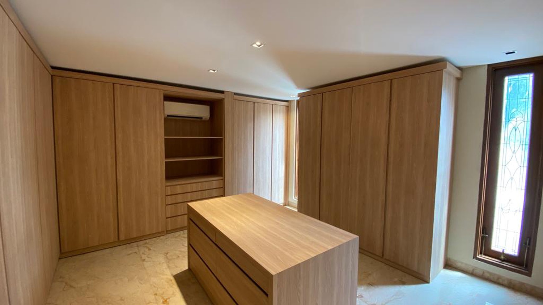 BRAND NEW LUXURIOUS HOUSE AT SENOPATI, JAKARTA SELATAN