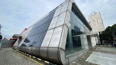  EX SHOWROOM DI ISKANDARSYAH PONDOK INDAH, JAKARTA SELATAN