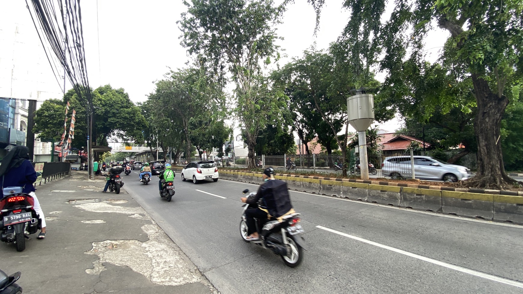 EX SHOWROOM DI ISKANDARSYAH PONDOK INDAH, JAKARTA SELATAN