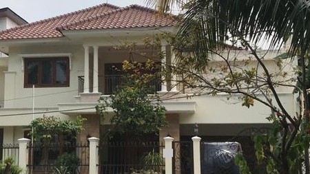 Rumah Siap Huni, Lokasi di Daerah Pondok Indah, Jakarta Selatan.