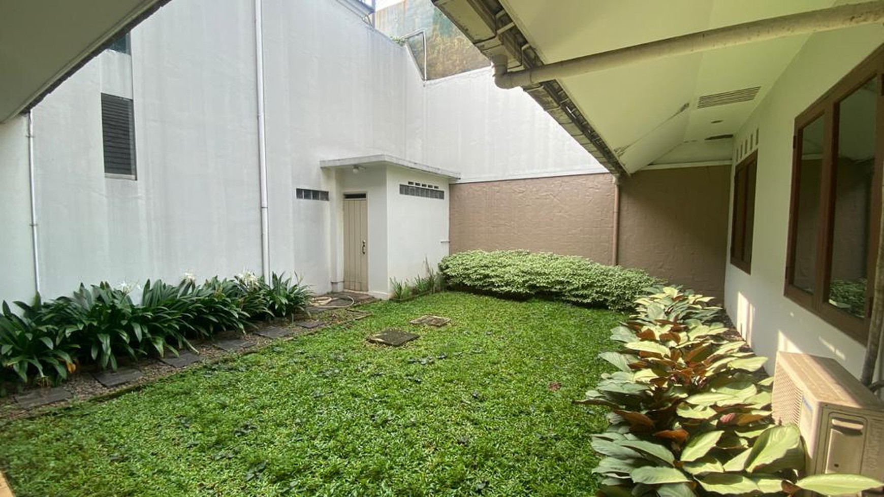 COZY and COMFY HOUSE AT SIMPRUG SENAYAN