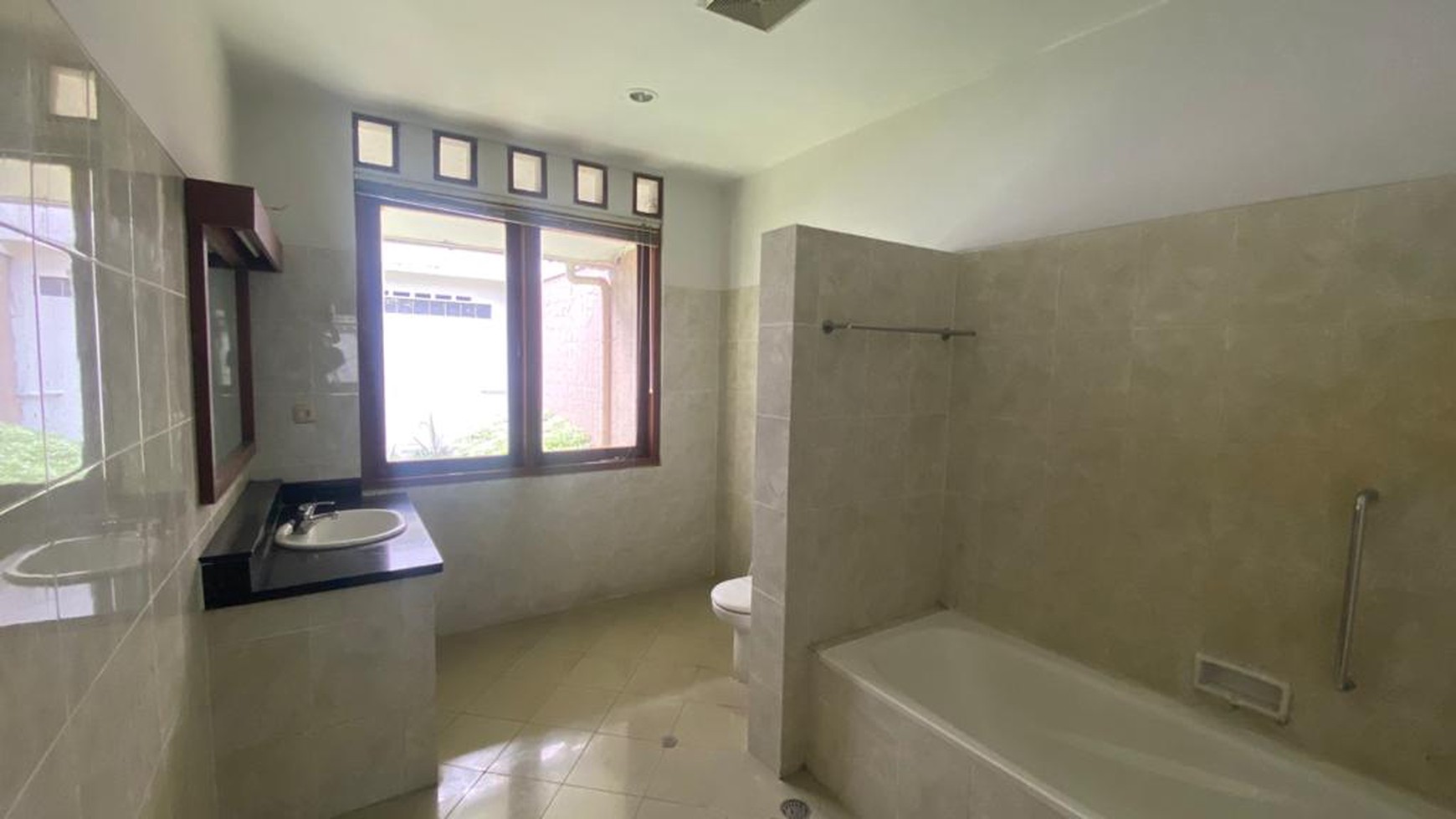 COZY and COMFY HOUSE AT SIMPRUG SENAYAN