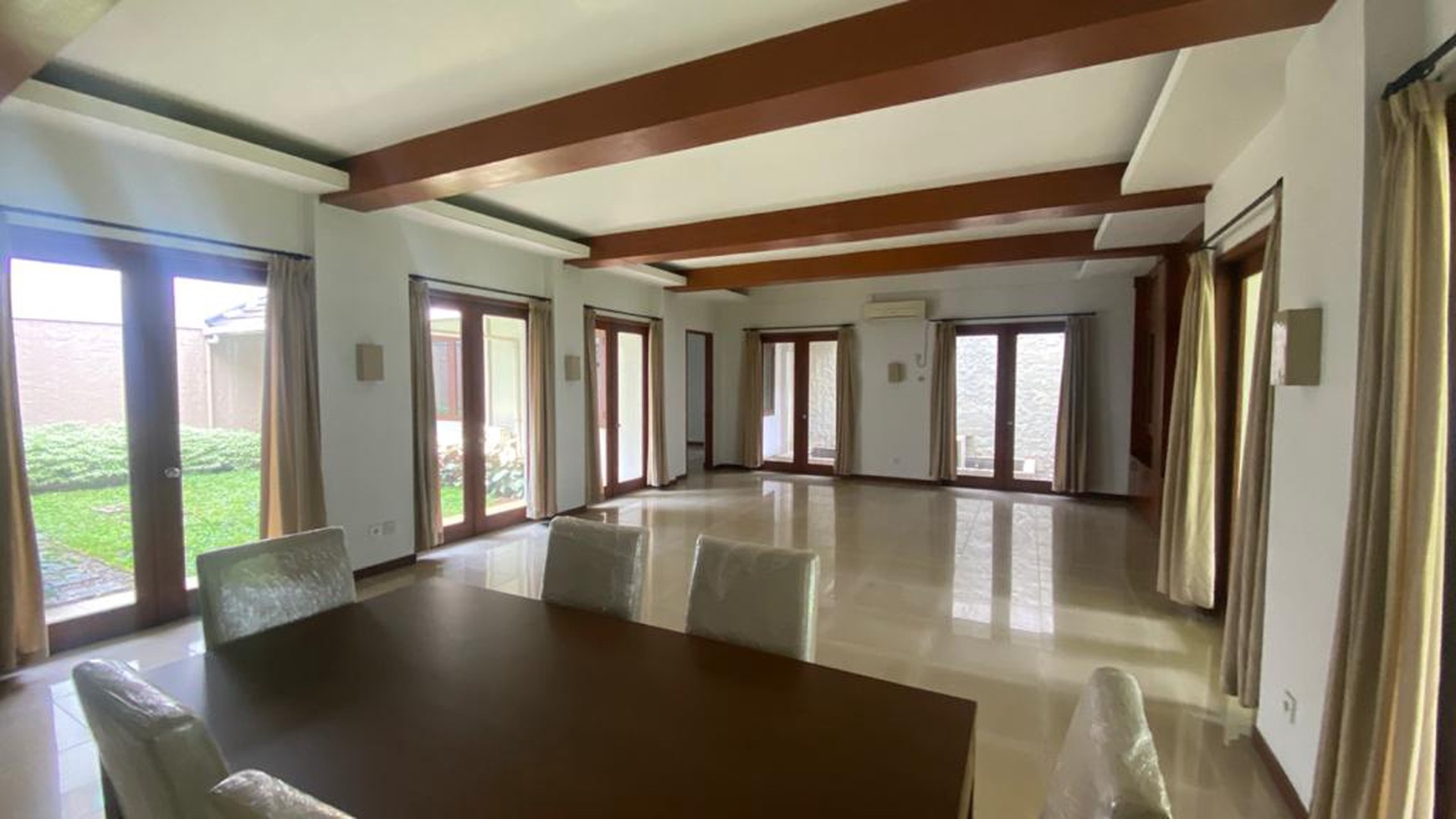 COZY HOUSE AT SIMPRUG SENAYAN