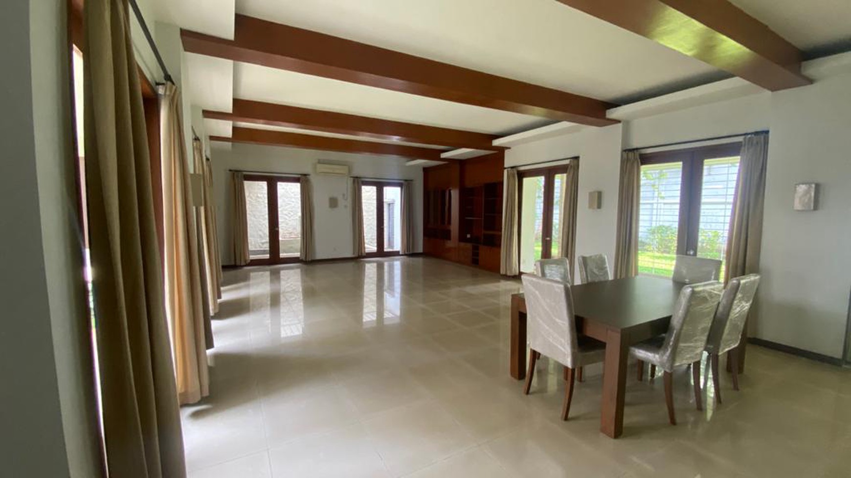 COZY HOUSE AT SIMPRUG SENAYAN