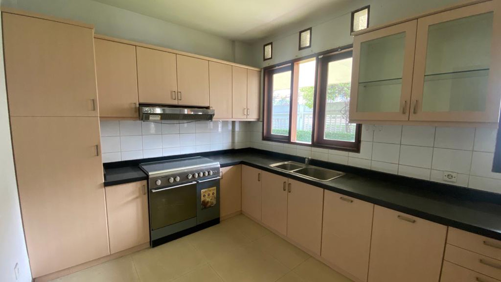COZY HOUSE AT SIMPRUG SENAYAN