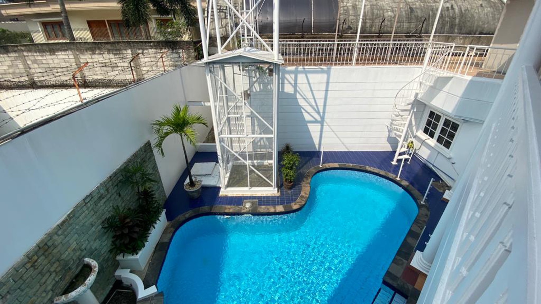 BIG AND BEAUTIFUL HOUSE AT KEBAYORAN BARU, JAKARTA SELATAN