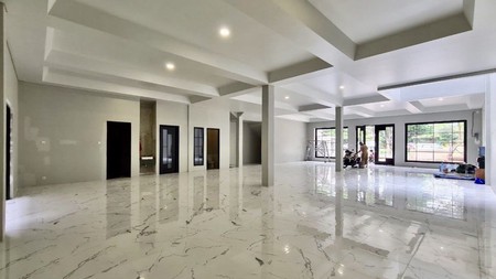 COMMERCIAL BUILDING AT SENOPATI AREA, JAKARTA SELATAN