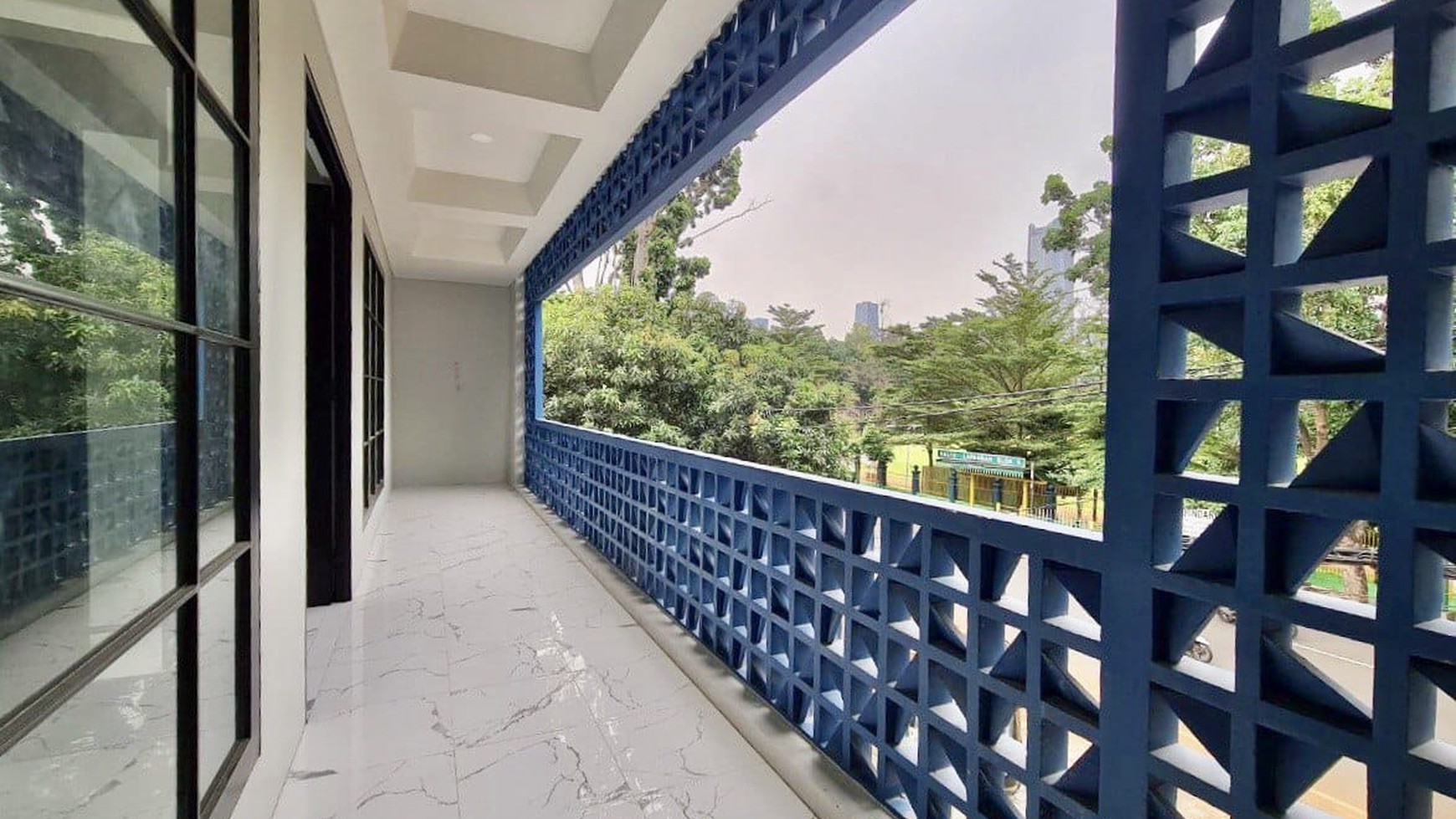 COMMERCIAL BUILDING AT SENOPATI AREA, JAKARTA SELATAN