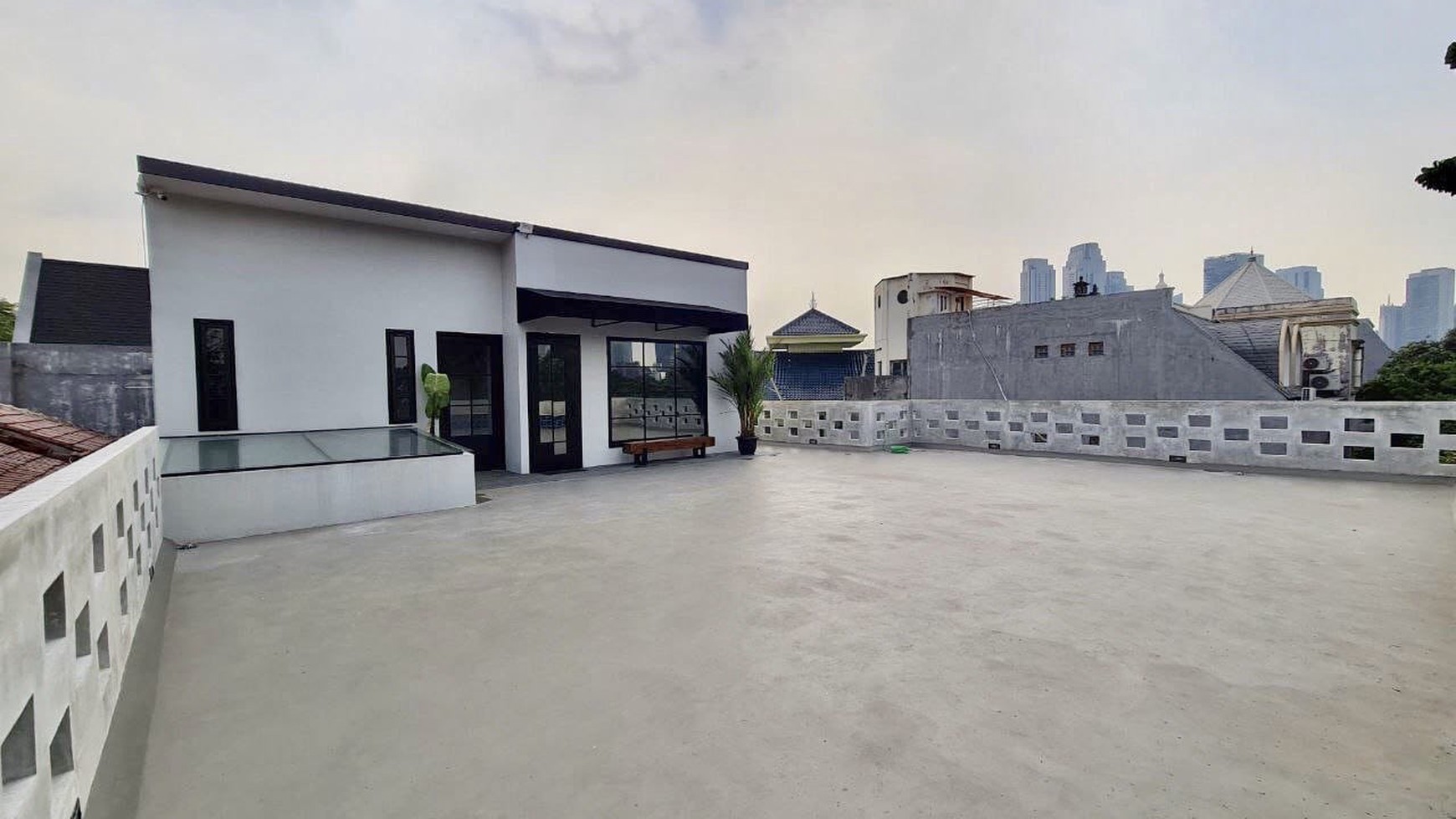 COMMERCIAL BUILDING AT SENOPATI AREA, JAKARTA SELATAN