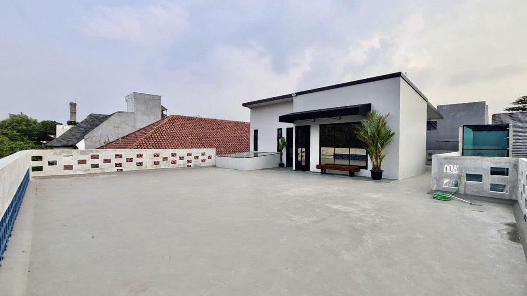 COMMERCIAL BUILDING AT SENOPATI AREA, JAKARTA SELATAN