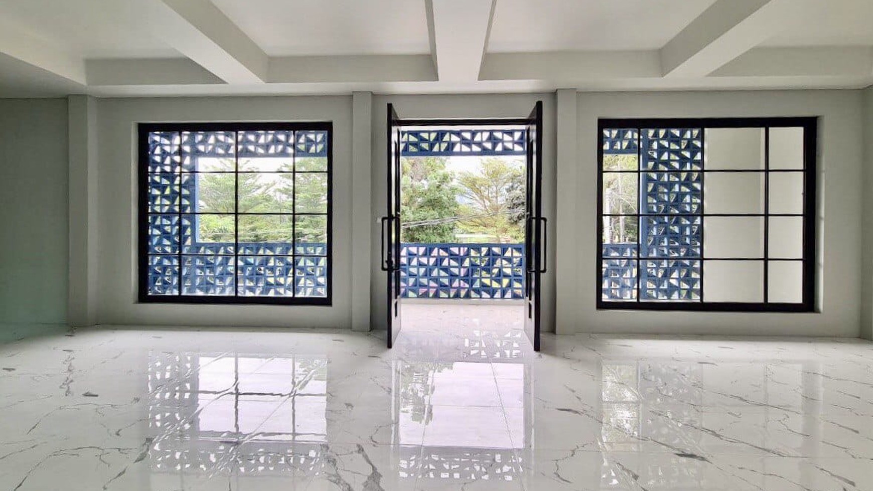 COMMERCIAL BUILDING AT SENOPATI AREA, JAKARTA SELATAN