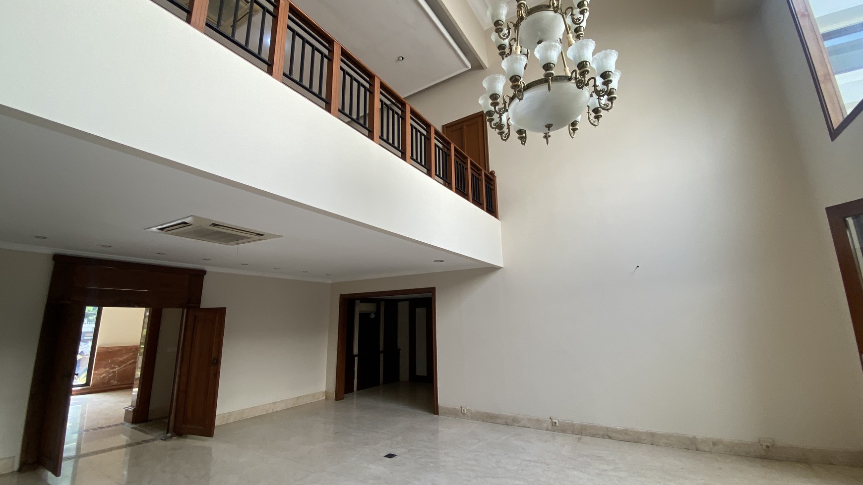 COZY AND BEAUTIFUL HOUSE AT KEBAYORAN BARU JAKARTA SELATAN