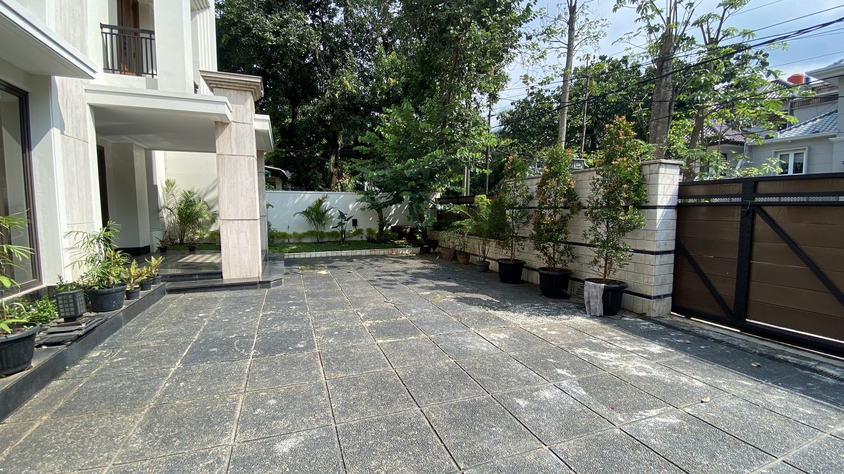 COZY AND BEAUTIFUL HOUSE AT KEBAYORAN BARU JAKARTA SELATAN