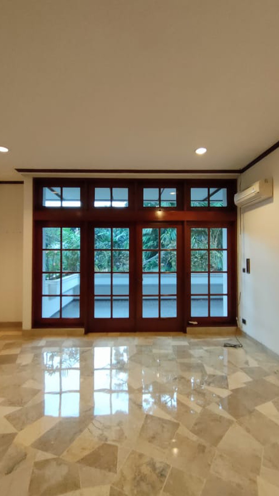 BIG AND BEAUTIFUL HOUSE AT SENOPATI AREA, JAKARTA SELATAN