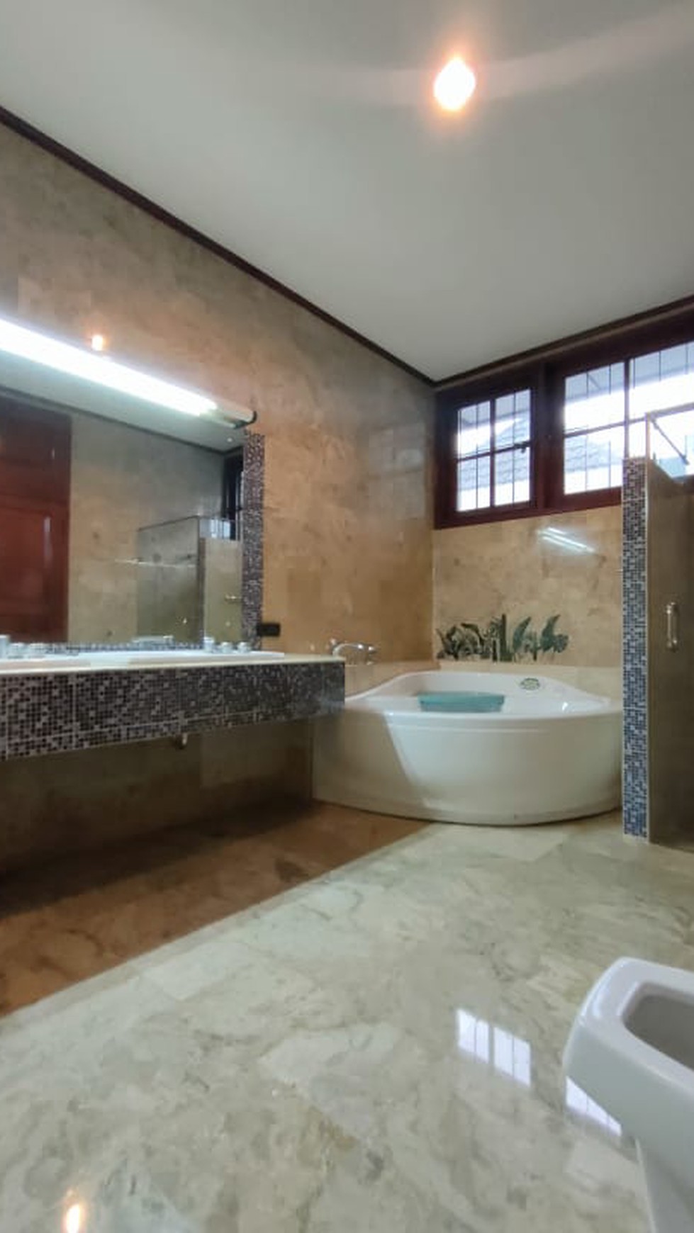 BIG AND BEAUTIFUL HOUSE AT SENOPATI AREA, JAKARTA SELATAN