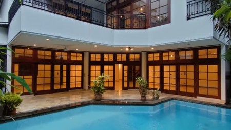BIG AND BEAUTIFUL HOUSE AT SENOPATI AREA, JAKARTA SELATAN