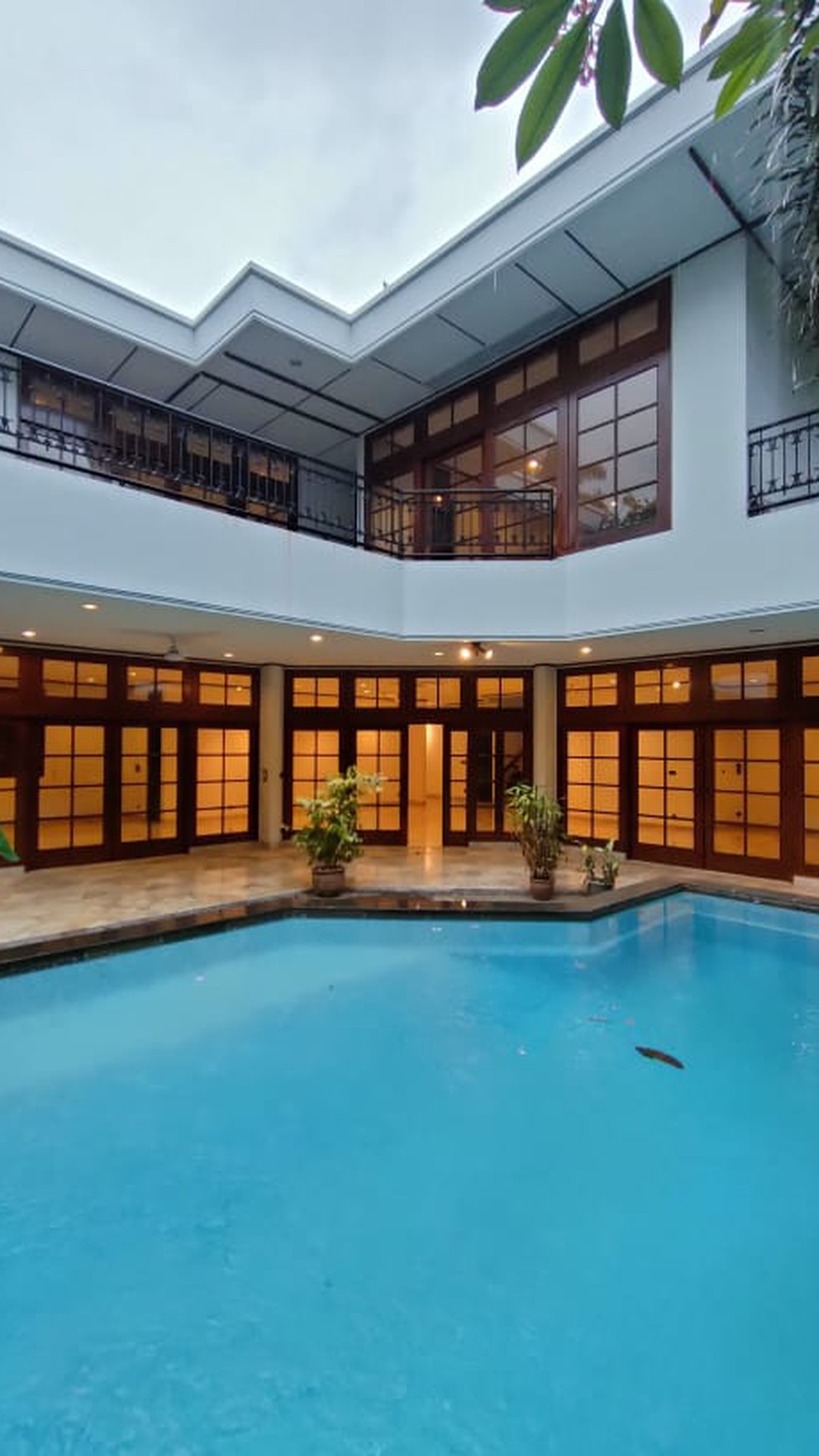 BIG AND BEAUTIFUL HOUSE AT SENOPATI AREA, JAKARTA SELATAN