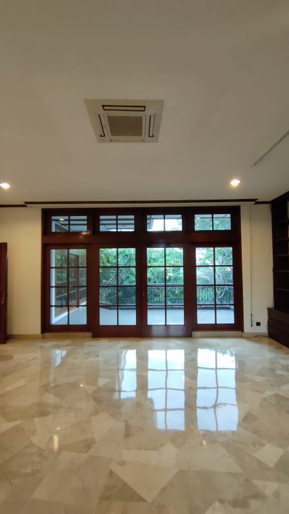 BIG AND BEAUTIFUL HOUSE AT SENOPATI AREA, JAKARTA SELATAN