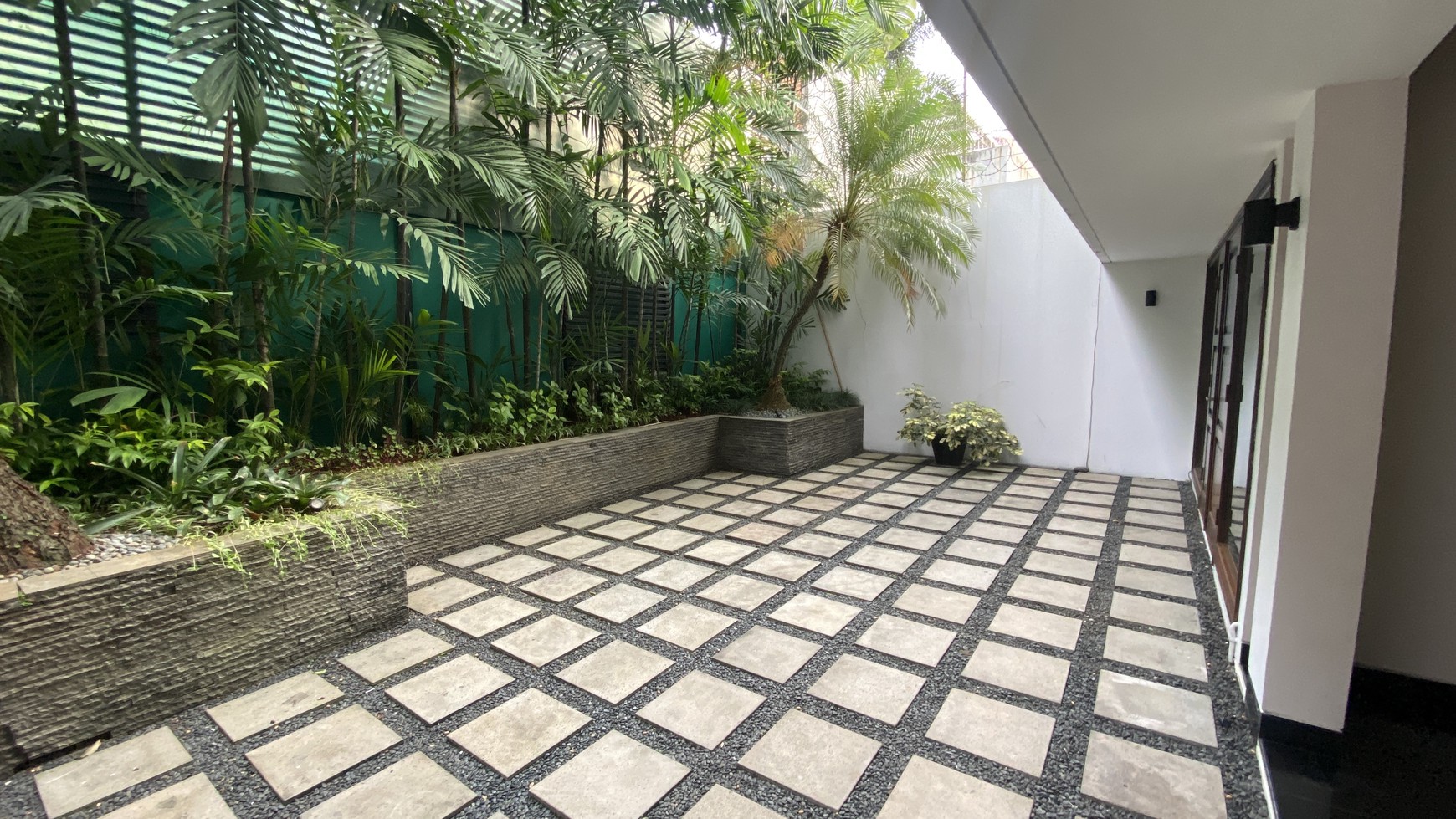 BEAUTIFUL AND COZY HOUSE AT SENOPATI AREA, JAKARTA SELATAN